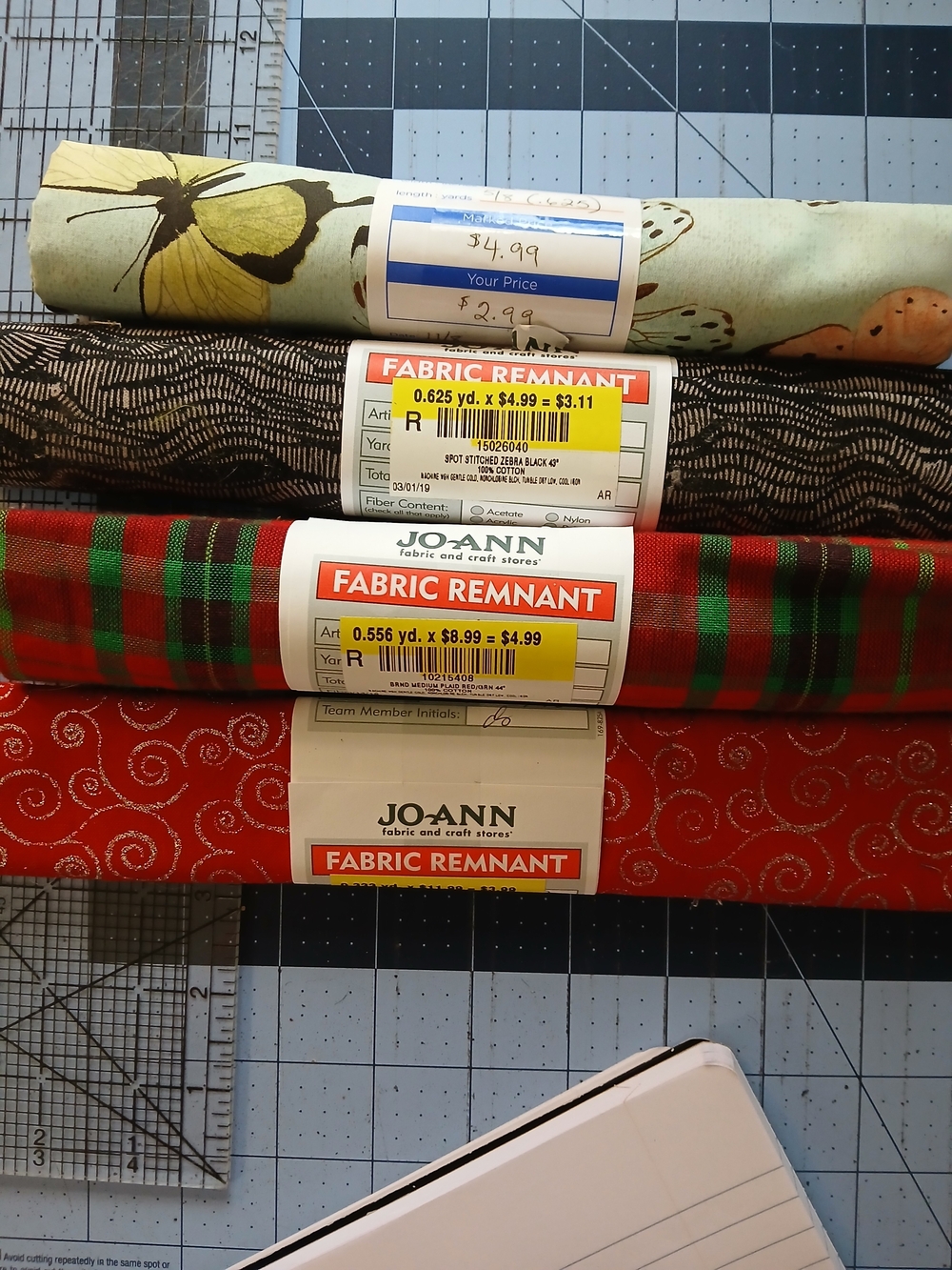 JOANN Red Plaid & Swirl Holiday Fabric Remnant Bundle